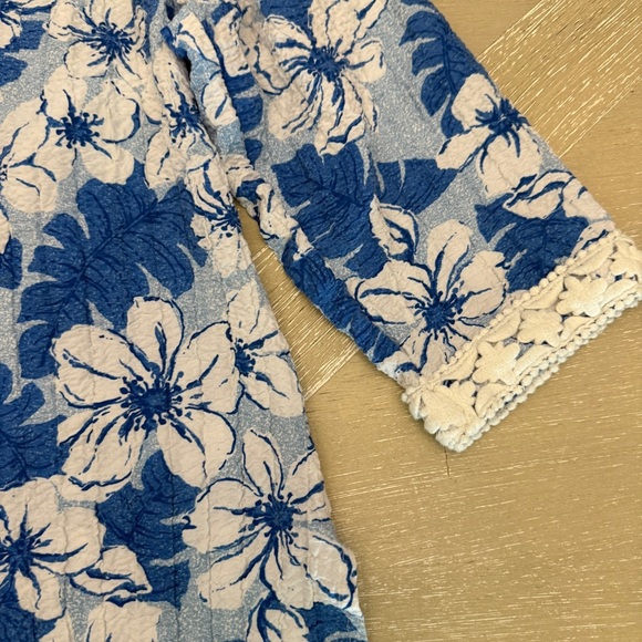 Cathy Daniels Blue and White Tropical Floral Tunic with Mandarin Collar - Picture 2 of 8